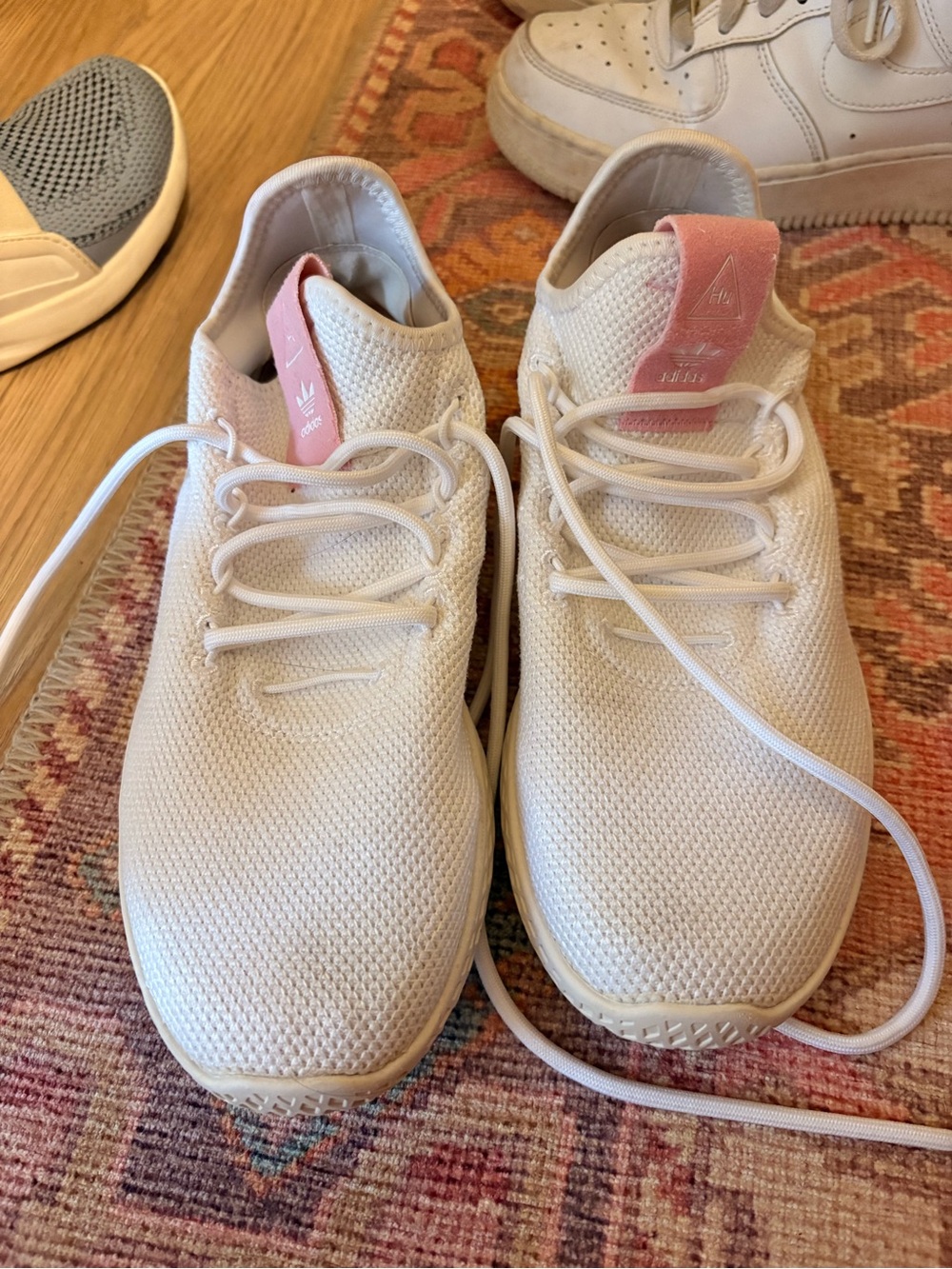 Adidas x Pharrell Women’s Cloudfoam White Knit Sneakers with Pink Pull Tab 7.5